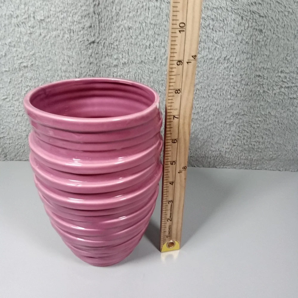 Pink‎ Ribbed Ceramic Beehive Vase Glossy Modern Tapered Decorative Vessel 7.5